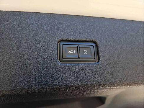 Used 2023 Audi SQ8 Prestige AWD/4WD image 36