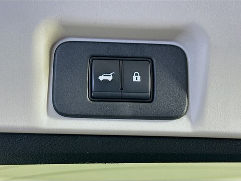 Used 2023 Nissan Ariya FWD image 31