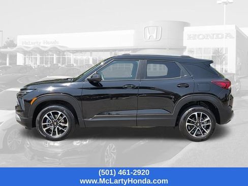 Used 2025 Chevrolet TrailBlazer LT AWD/4WD image 2