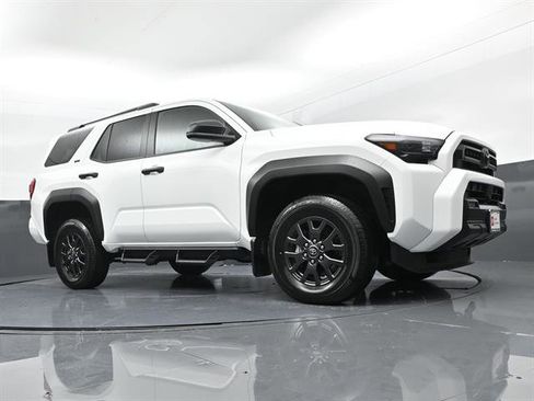Used 2025 Toyota 4Runner SR5 AWD/4WD image 29