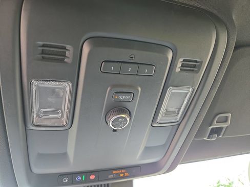Used 2024 GMC Yukon SLT AWD/4WD image 42