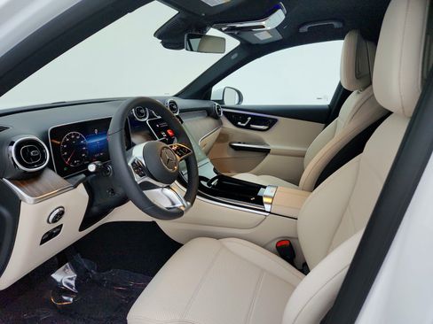 Used 2025 Mercedes-Benz GLC 300 image 9