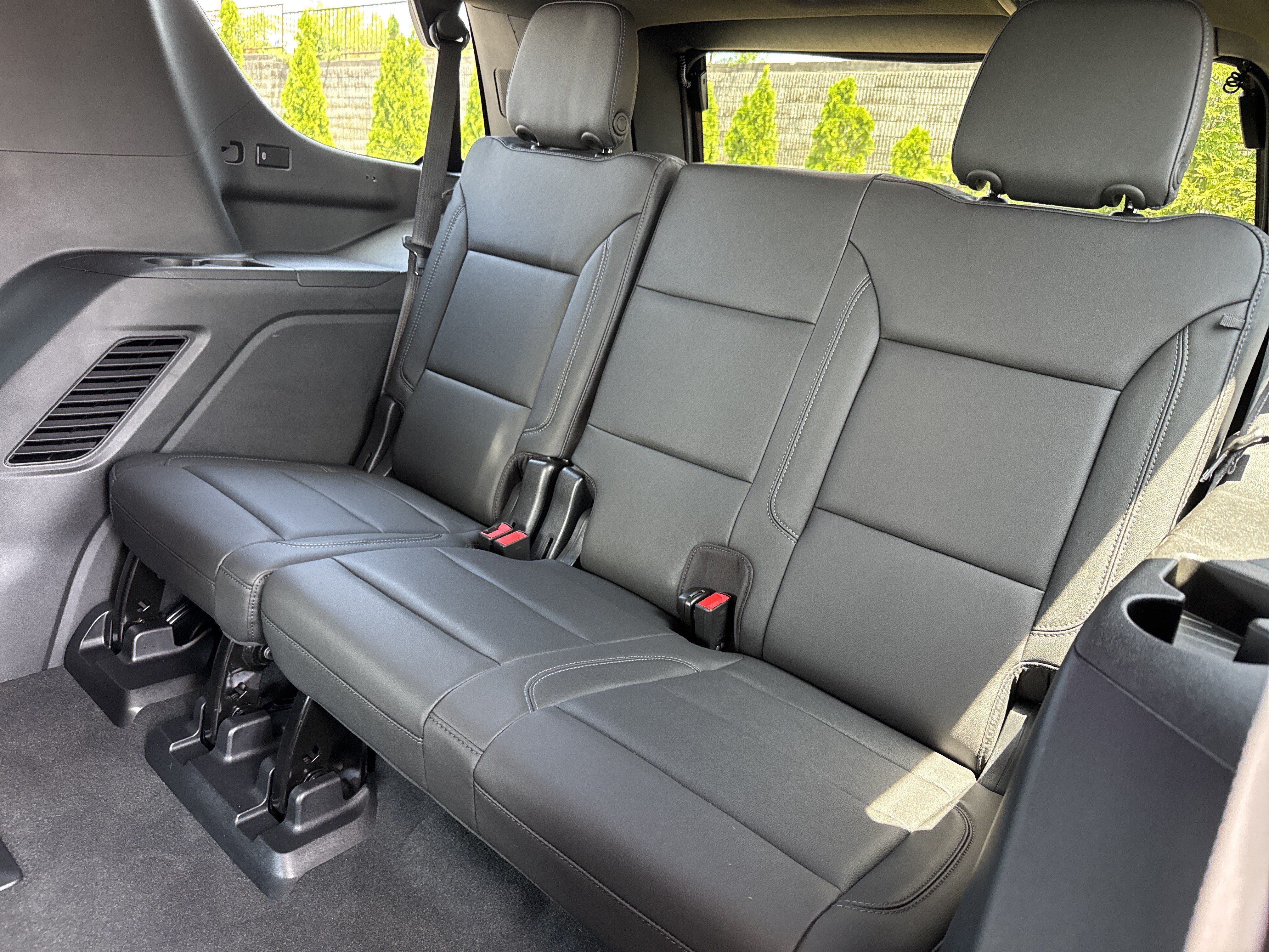 Used 2022 Chevrolet Tahoe LT w/ Luxury Package AWD/4WD image 32
