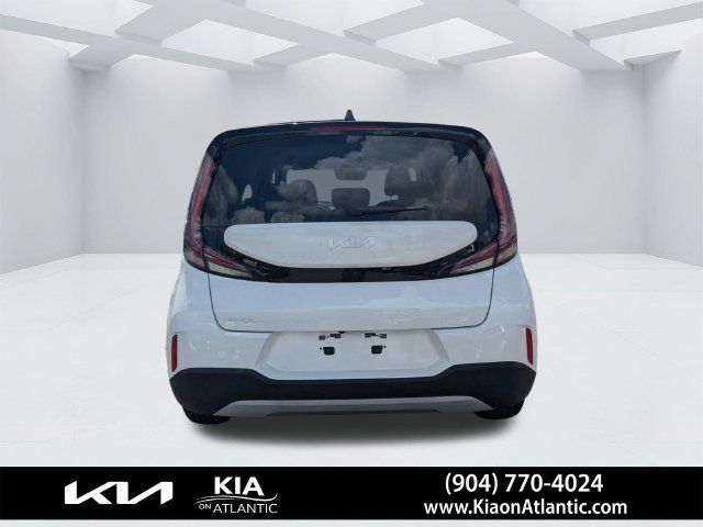Used 2025 Kia Soul LX w/ LX Technology Package FWD image 4