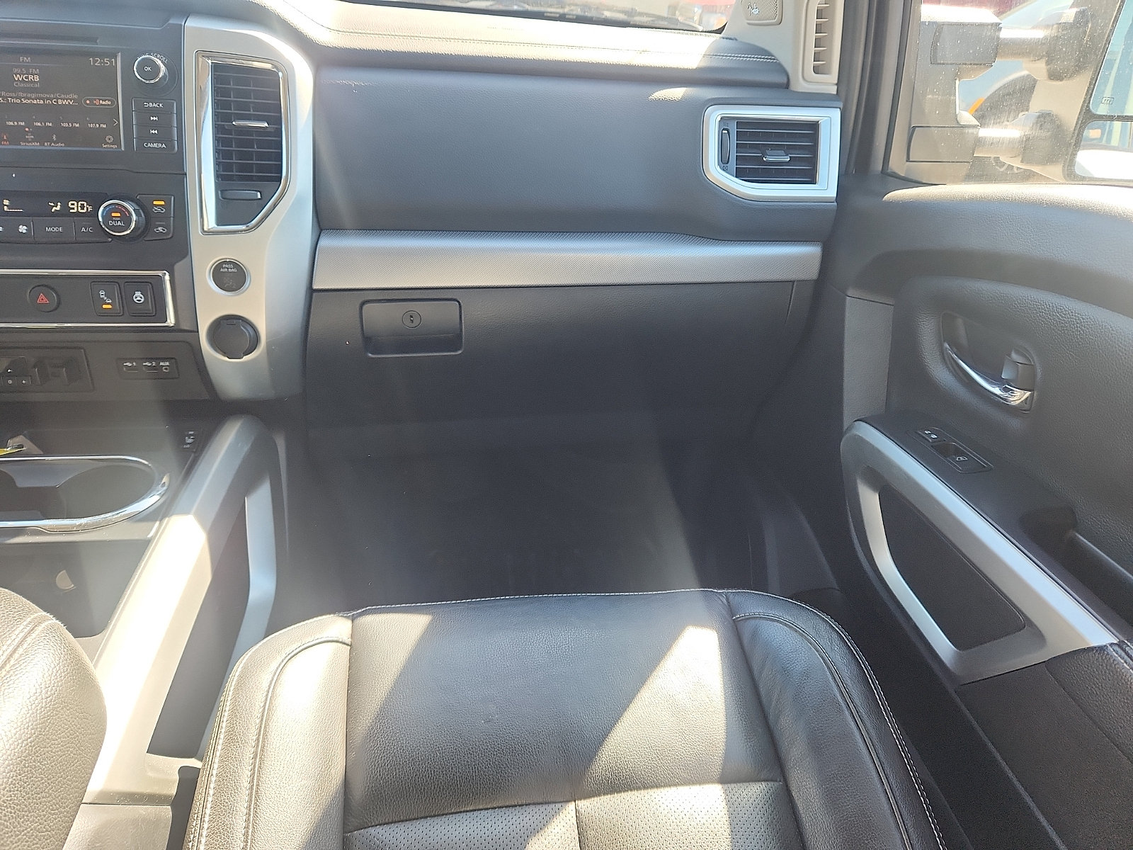 Used 2019 Nissan Titan PRO-4X w/ Pro-4x Convenience Package AWD/4WD image 10
