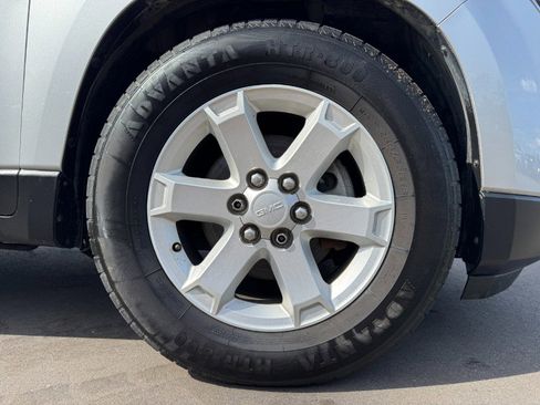 Used 2016 GMC Acadia SLE FWD image 13