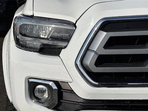 Used 2022 Toyota Tacoma Limited image 47