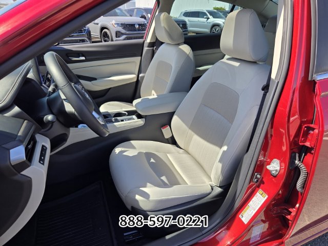 Used 2024 Nissan Altima 2.5 SV w/ SV Premium Package FWD image 9