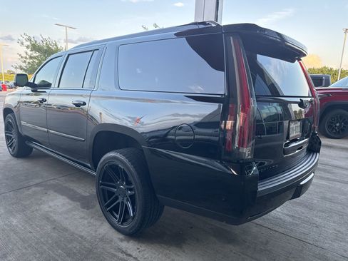 Used 2017 Cadillac Escalade ESV Platinum image 4