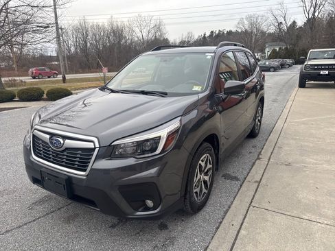 Used 2021 Subaru Forester Premium image 3