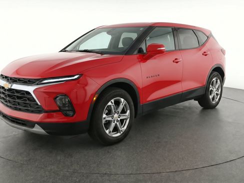 Used 2025 Chevrolet Blazer LT FWD image 3