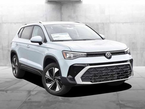 New 2026 Volkswagen Taos SE AWD/4WD image 2