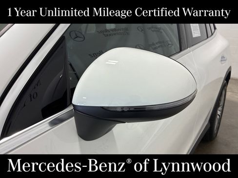 Used 2025 Mercedes-Benz GLC 300 4MATIC image 12