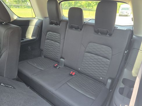 Used 2025 Nissan Pathfinder SV FWD image 11