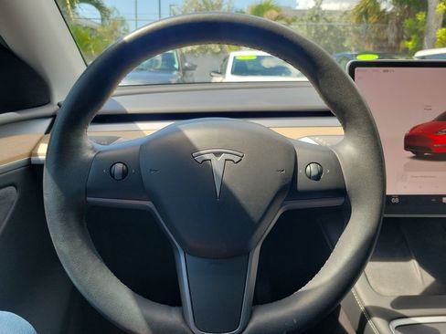 Used 2023 Tesla Model Y Long Range AWD/4WD image 18