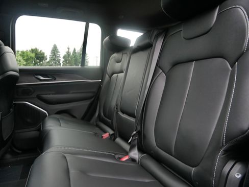 New 2025 Jeep Grand Cherokee Limited w/ Trailer Tow Package image 10