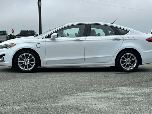 Used 2019 Ford Fusion Energi Titanium FWD image 2