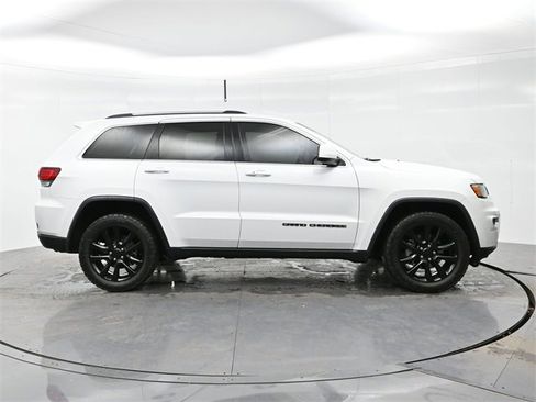 Used 2020 Jeep Grand Cherokee Laredo image 8