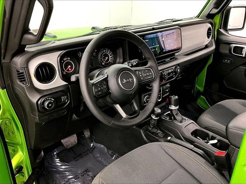 Used 2025 Jeep Wrangler Unlimited Sport AWD/4WD image 13