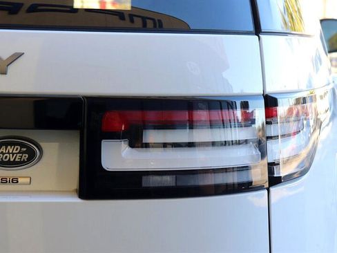 Used 2018 Land Rover Discovery SE image 50