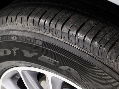 Used 2024 Buick Enclave Premium image 21