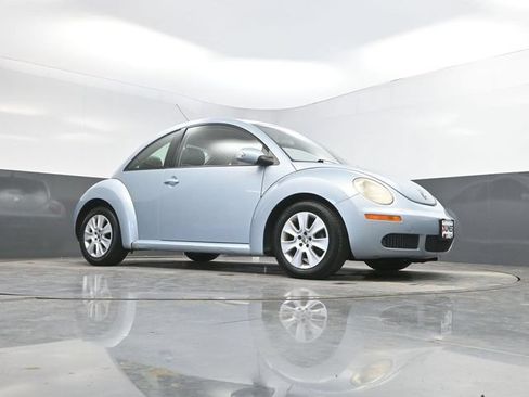 Used 2009 Volkswagen Beetle Coupe FWD image 36