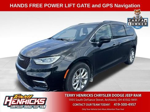 Used 2021 Chrysler Pacifica Touring-L w/ Uconnect Theater Family Group AWD/4WD image 1