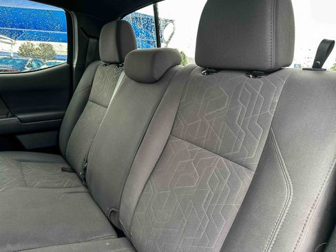 Used 2019 Toyota Tacoma TRD Sport RWD image 19