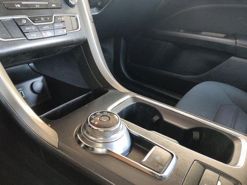 Used 2020 Ford Fusion SE FWD image 26