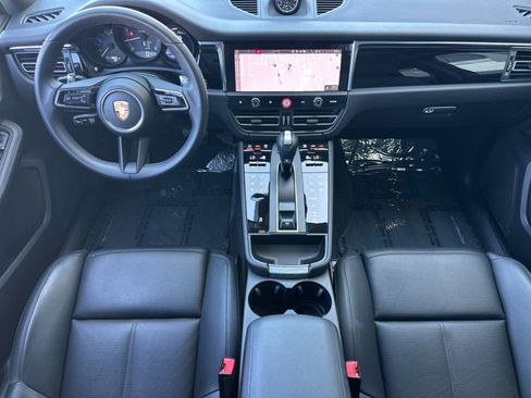 Certified 2026 Porsche Macan AWD/4WD image 6