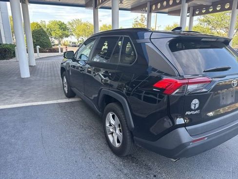 Used 2021 Toyota RAV4 XLE w/ Convenience Package image 4