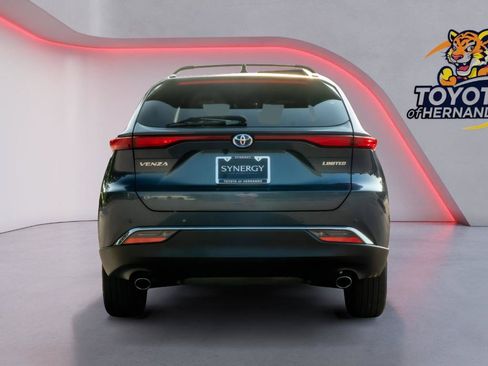 Used 2024 Toyota Venza Limited AWD/4WD image 7