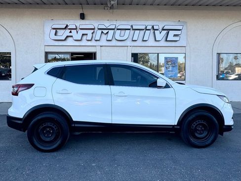 Used 2020 Nissan Rogue Sport S FWD image 3