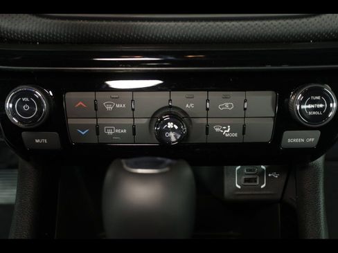 New 2026 Jeep Compass Latitude image 18