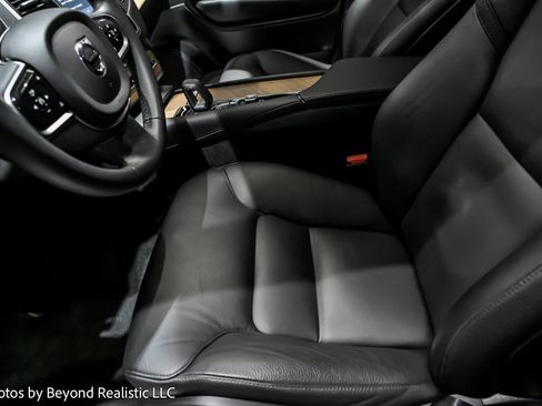 Used 2024 Volvo XC90 B6 Plus image 22