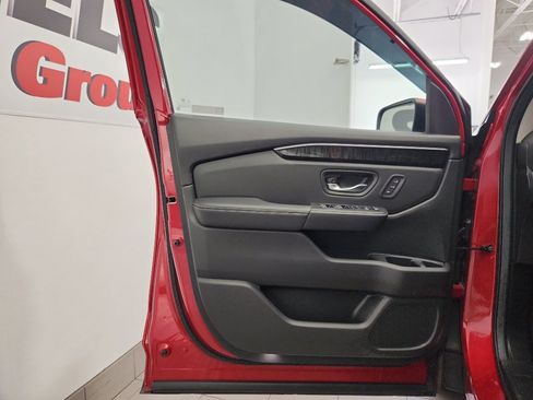Used 2025 Honda Pilot Elite image 8
