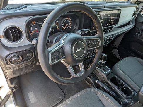 Used 2024 Jeep Wrangler Unlimited Sahara AWD/4WD image 10