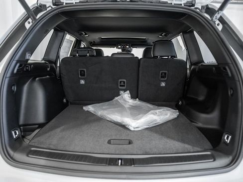 New 2025 Jeep Grand Cherokee Altitude image 9