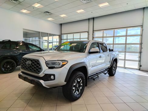 Used 2022 Toyota Tacoma TRD Off-Road w/ TRD Premium Off Road Package AWD/4WD image 7