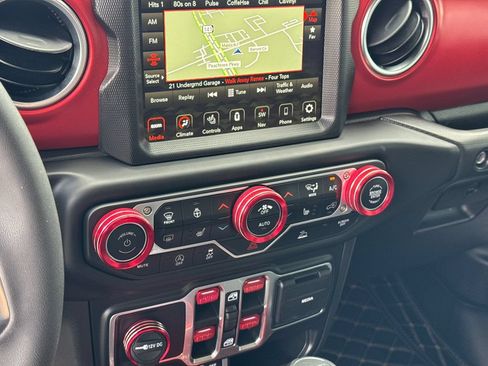 Used 2023 Jeep Gladiator Rubicon w/ LED Lighting Group AWD/4WD image 26
