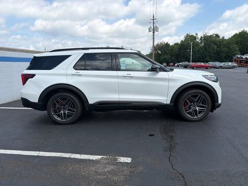 Used 2025 Ford Explorer ST-Line w/ Premium Package AWD/4WD image 6