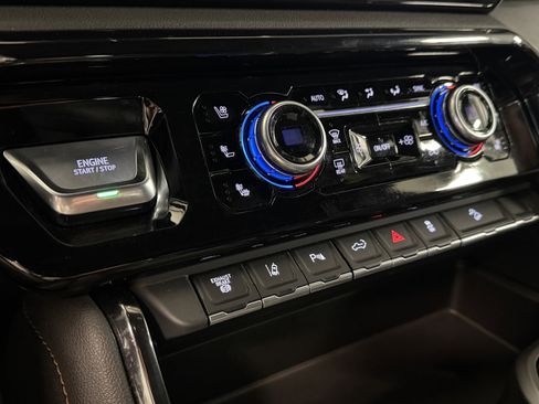 Used 2024 GMC Sierra 2500 AT4 w/ AT4 Preferred Package image 12