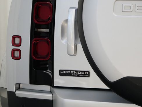 Used 2020 Land Rover Defender 110 First Edition image 43