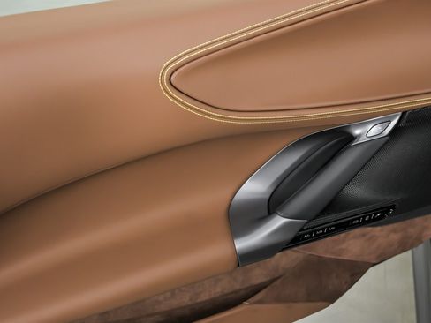 Used 2024 Ferrari SF90 Spider image 19