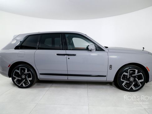 Used 2026 Rolls-Royce Cullinan Black Badge AWD/4WD image 10