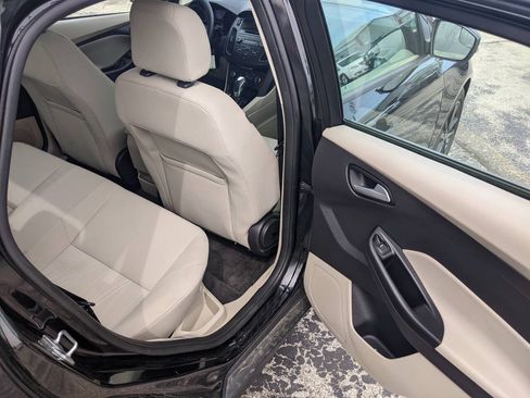 Used 2015 Ford Focus SE FWD image 15