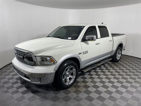 Used 2018 RAM 1500 Laramie w/ Convenience Group AWD/4WD image 9