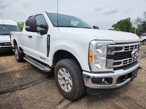 Used 2023 Ford F350 XLT w/ 360-Degree Camera Package AWD/4WD image 4