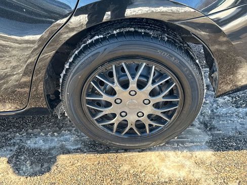 Used 2017 Toyota Corolla LE image 35