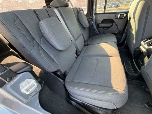 Used 2024 Jeep Wrangler Unlimited image 25